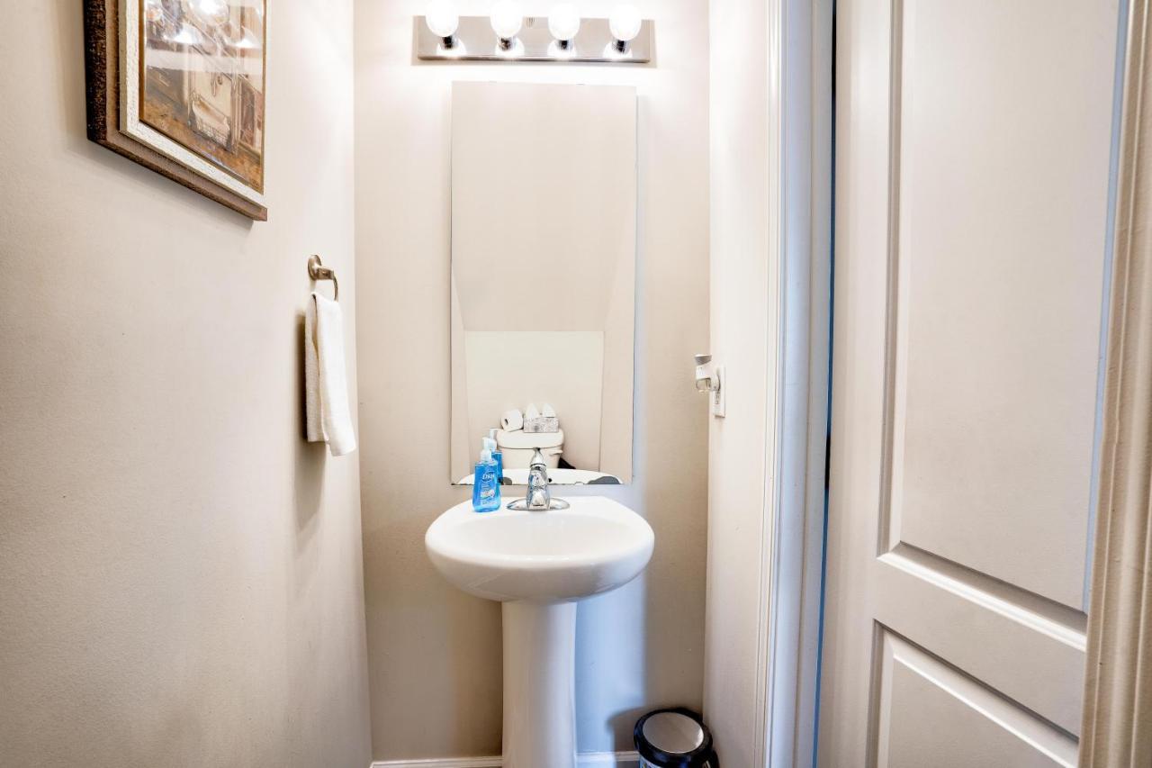 Kannapolis Elegant Townhouse - Pet Friendly エクステリア 写真